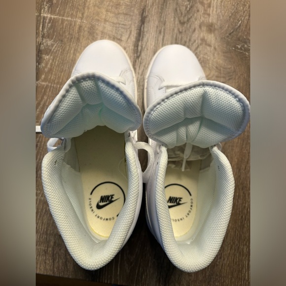 BNWOT Women’s Nike Court Royale 2 Mid Sneakers (White) - Picture 5 of 6